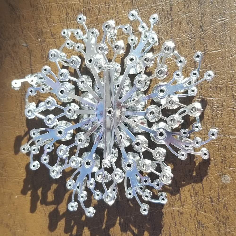 Vintage Large Rhinestone Snowflake Brooch - Picture 8 of 9